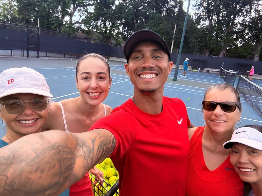 Coach Liam’s on-court selfie with four players